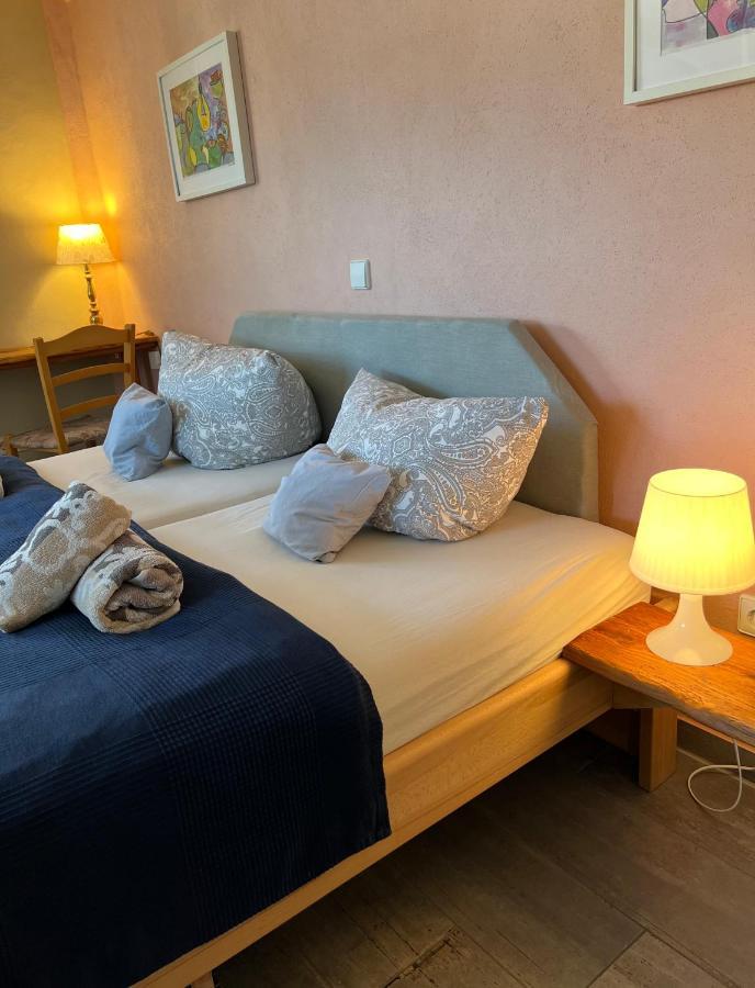 Gemuetliche Gaestezimmer In Einem Neu Sanierten Fachwerkhaus Заксенхайм Экстерьер фото
