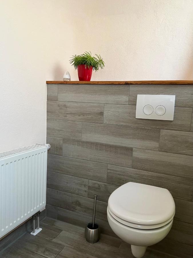 Gemuetliche Gaestezimmer In Einem Neu Sanierten Fachwerkhaus Заксенхайм Экстерьер фото
