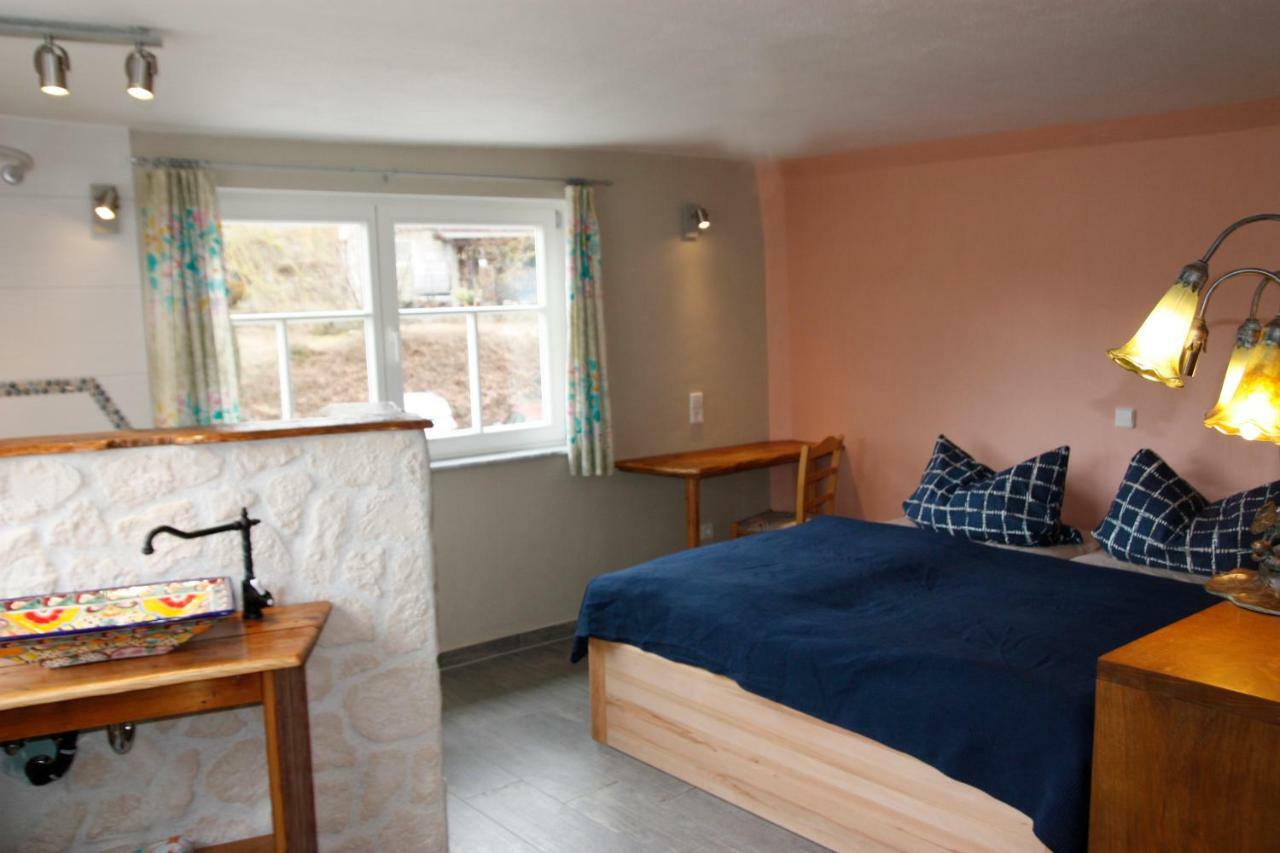 Gemuetliche Gaestezimmer In Einem Neu Sanierten Fachwerkhaus Заксенхайм Экстерьер фото